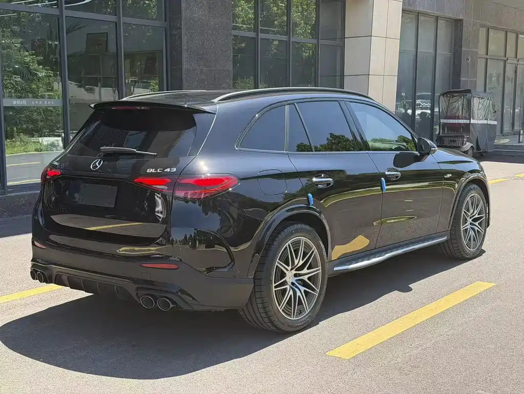 Mercedes-Benz GLC AMG 2025 — фото 6
