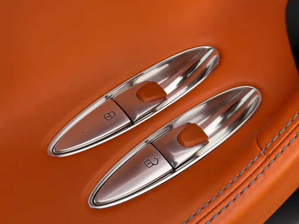 Bugatti  2023 — фото 11