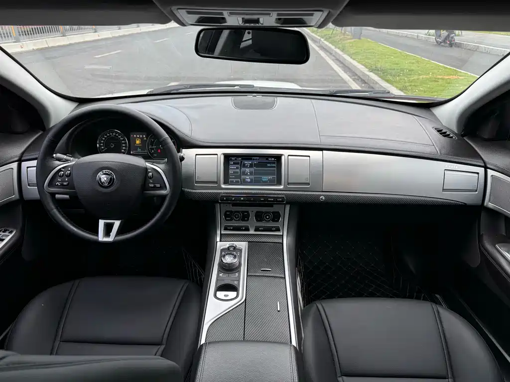 Jaguar XF 2014 — фото 7