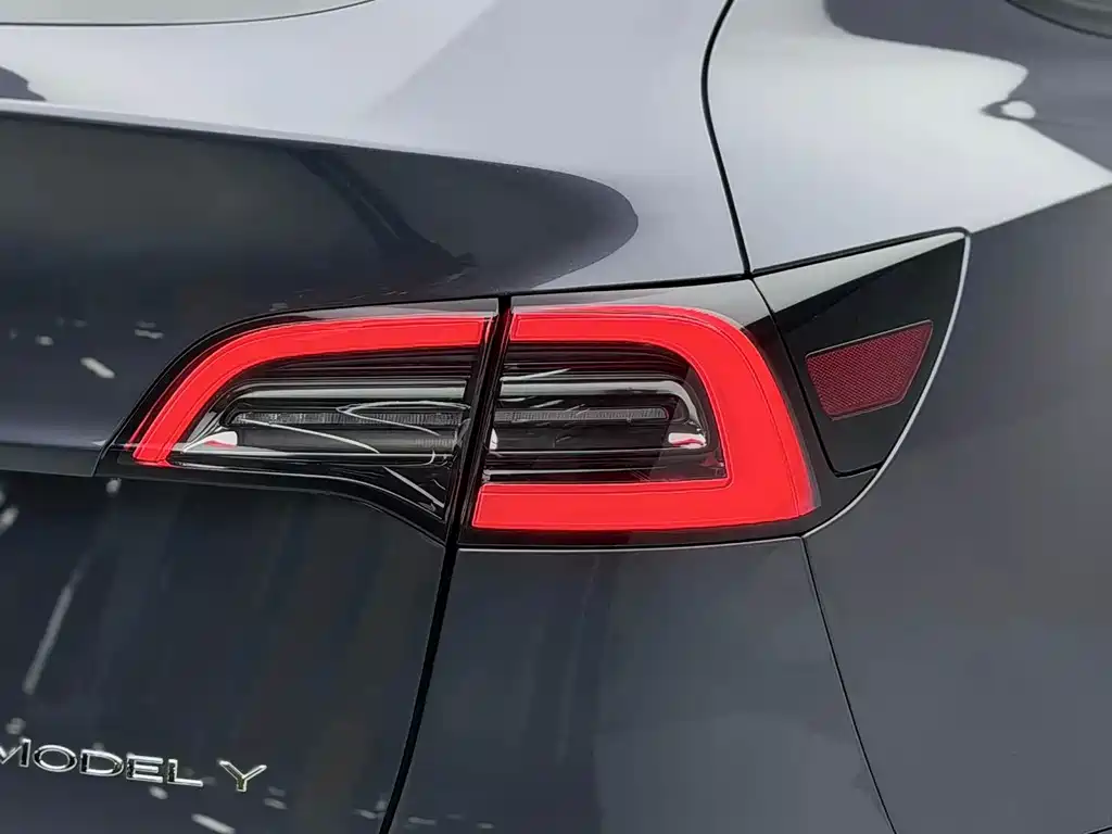 Tesla Model Y 2023 — фото 18