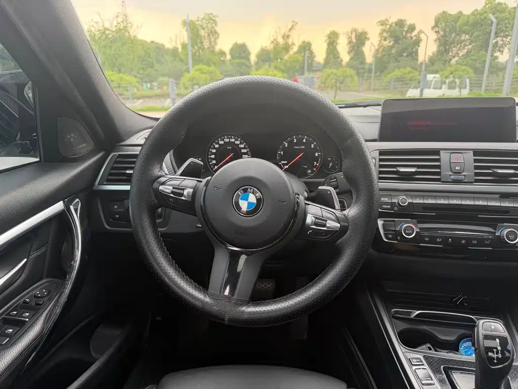 BMW 3 Series 2019 — фото 11