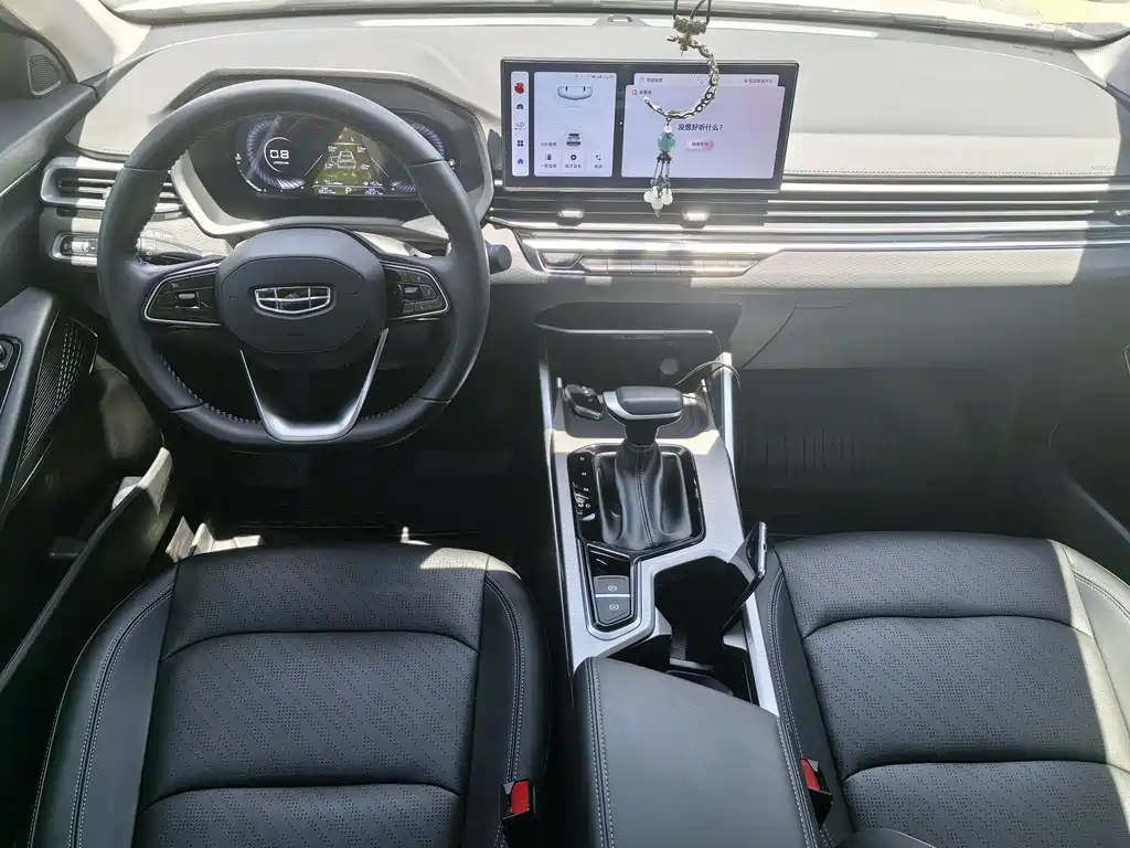 Geely Emgrand 2024