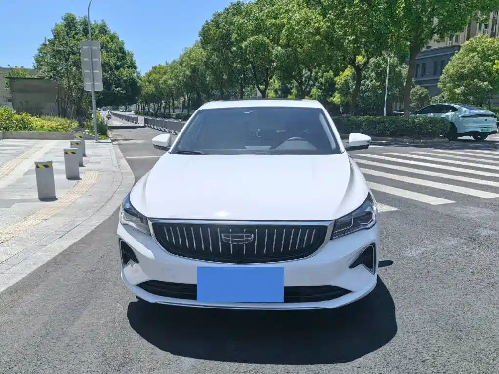 Geely Emgrand 2024