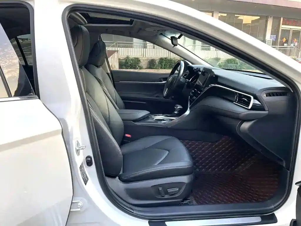Toyota Camry 2023 — фото 11
