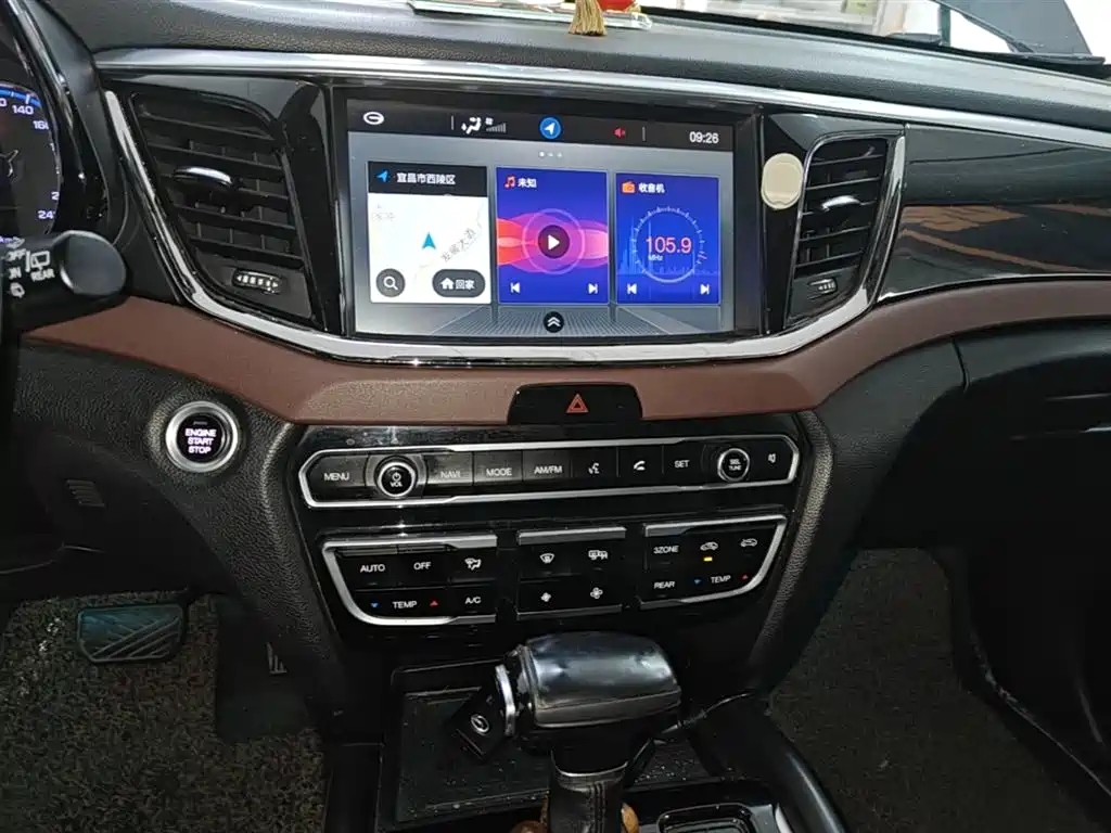 GAC Motor Trumpchi GS8 2017 — фото 13