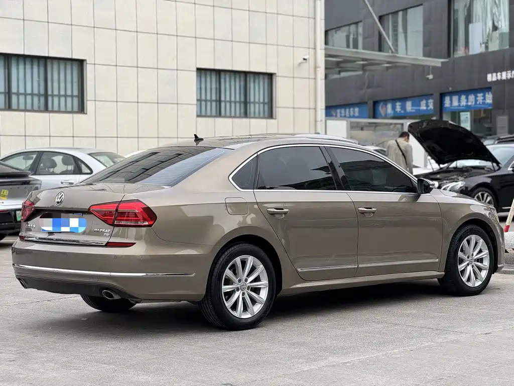 Volkswagen Passat 2017 — фото 6