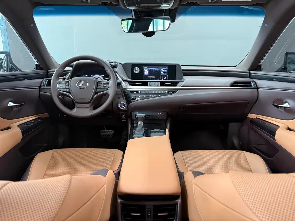 Lexus ES 2019 — фото 13