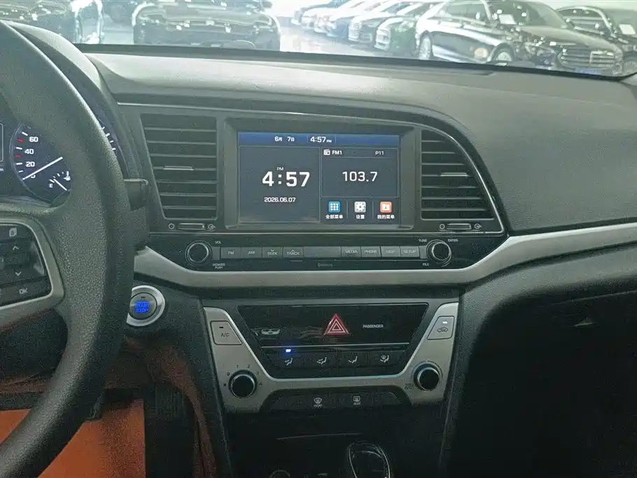 Hyundai Elantra 2018 — фото 13