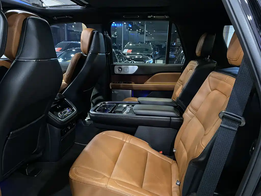 Lincoln Navigator 2022 — фото 14