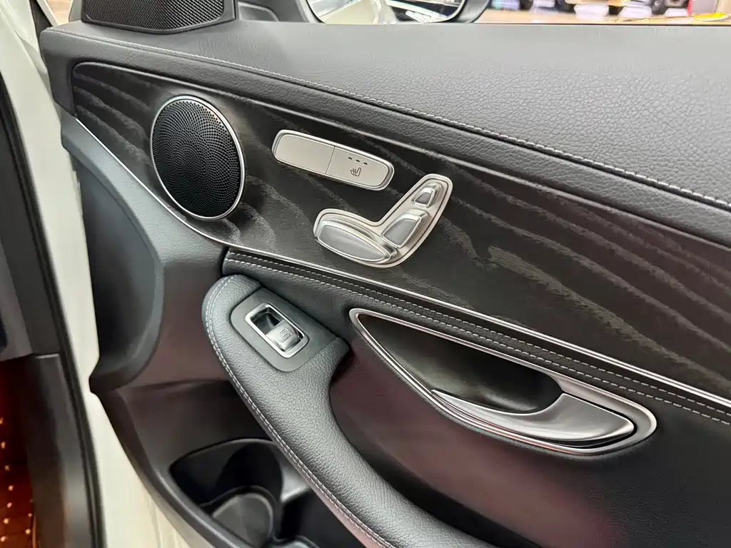 Mercedes-Benz C-Class 2019 — фото 37