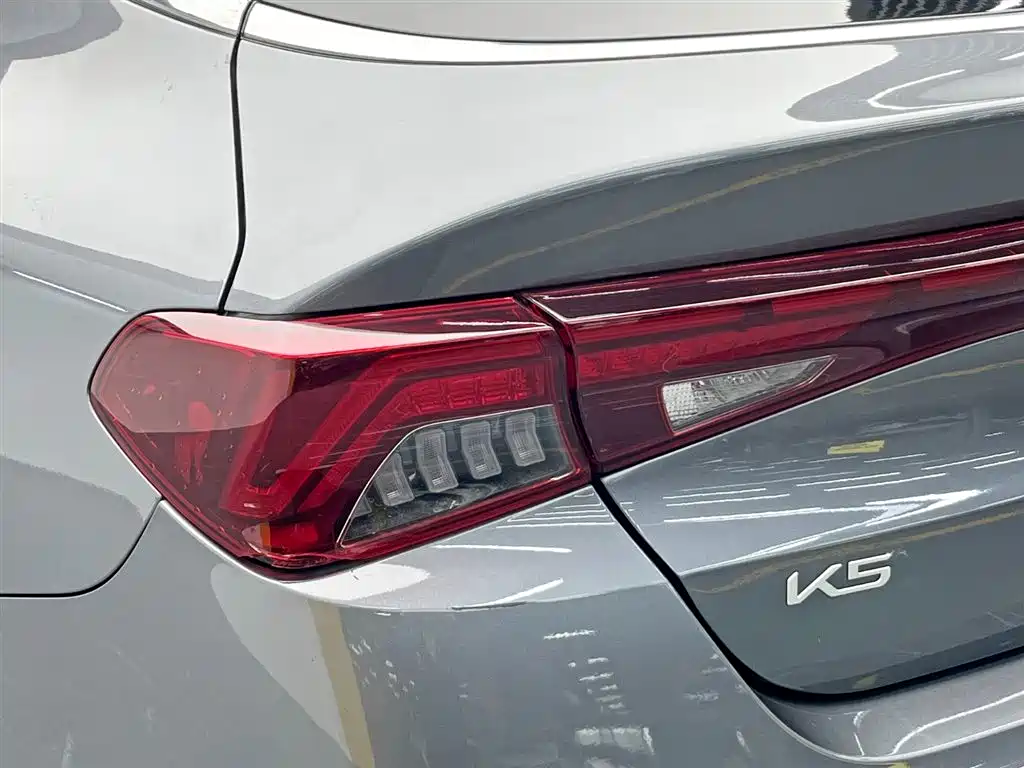 Kia K5 2023 — фото 10