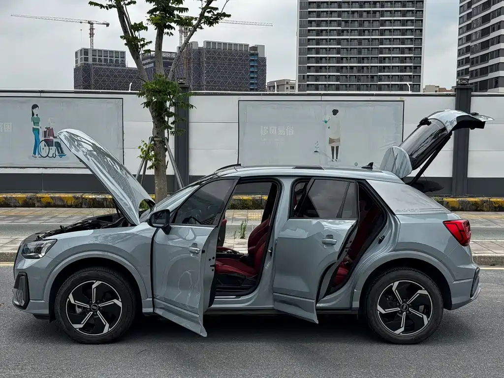Audi Q2L e-tron 2022 — фото 29
