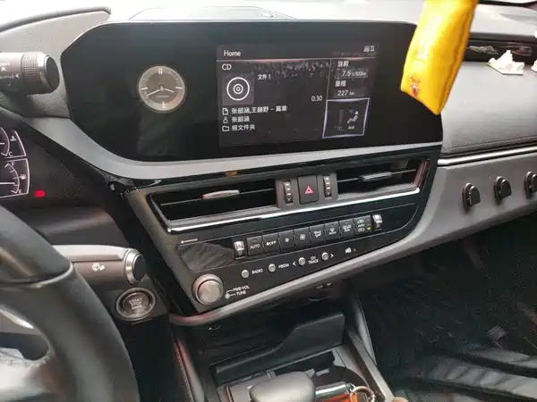 Lexus ES 2022