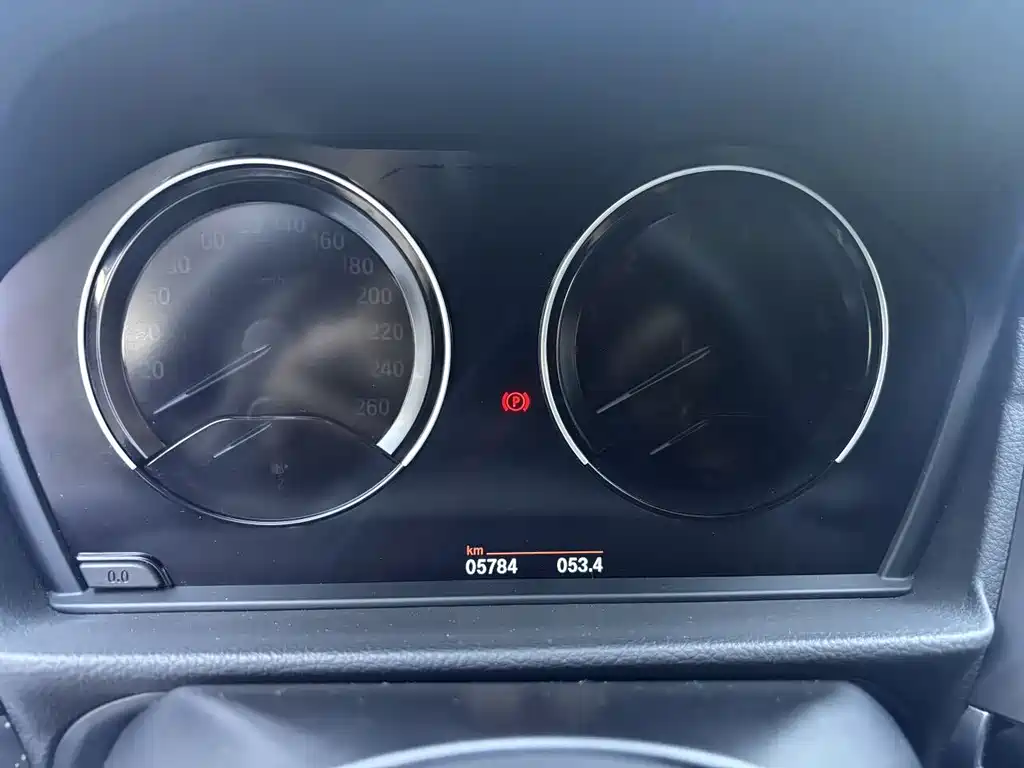 BMW 1 Series 2020 — фото 10