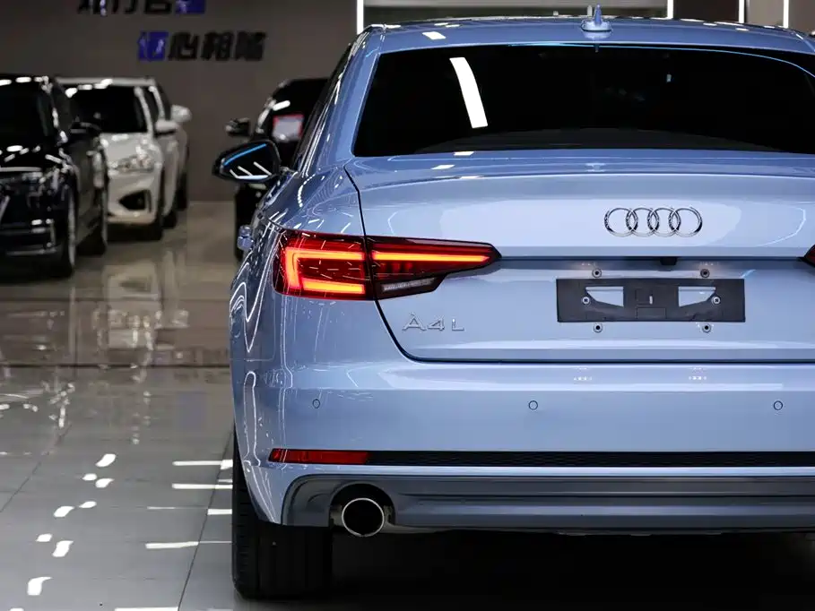 Audi A4L 2018 — фото 8