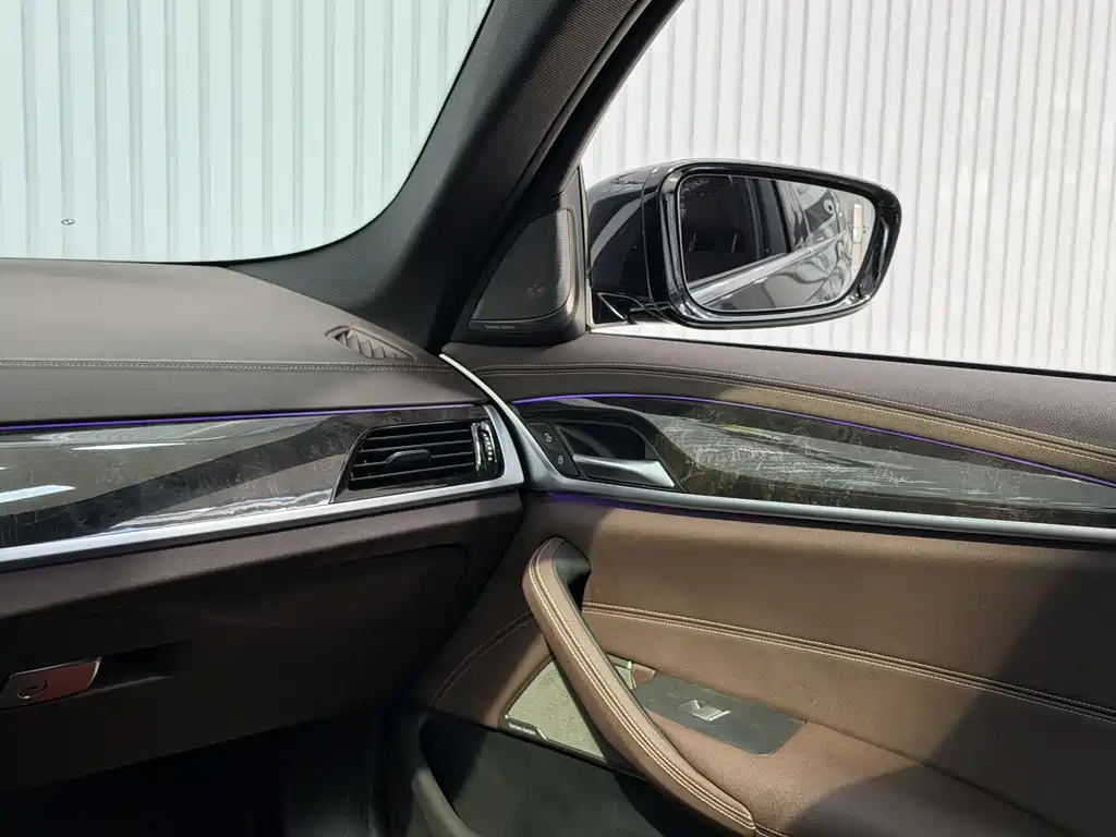 BMW 5 Series 2020 — фото 16