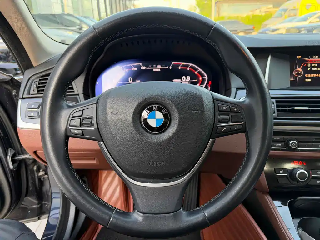 BMW 5 Series 2015 — фото 10