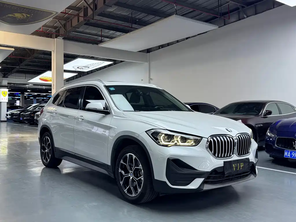 BMW X1 2022 — фото 3
