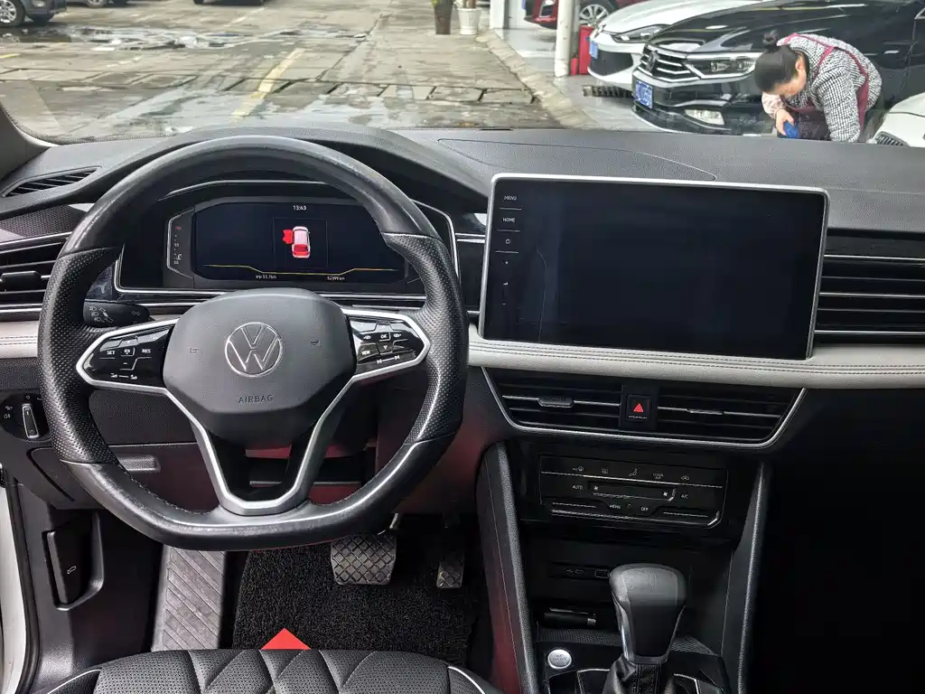 Volkswagen Tiguan L 2023 — фото 9