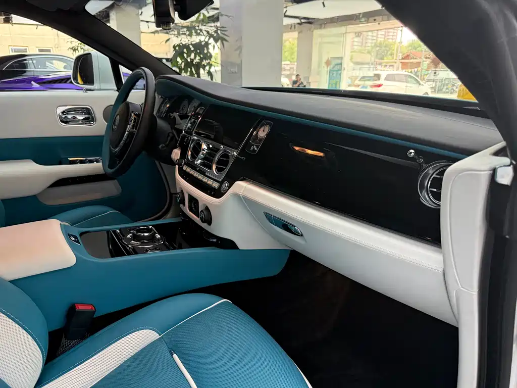 Rolls-Royce Wraith 2019 — фото 13