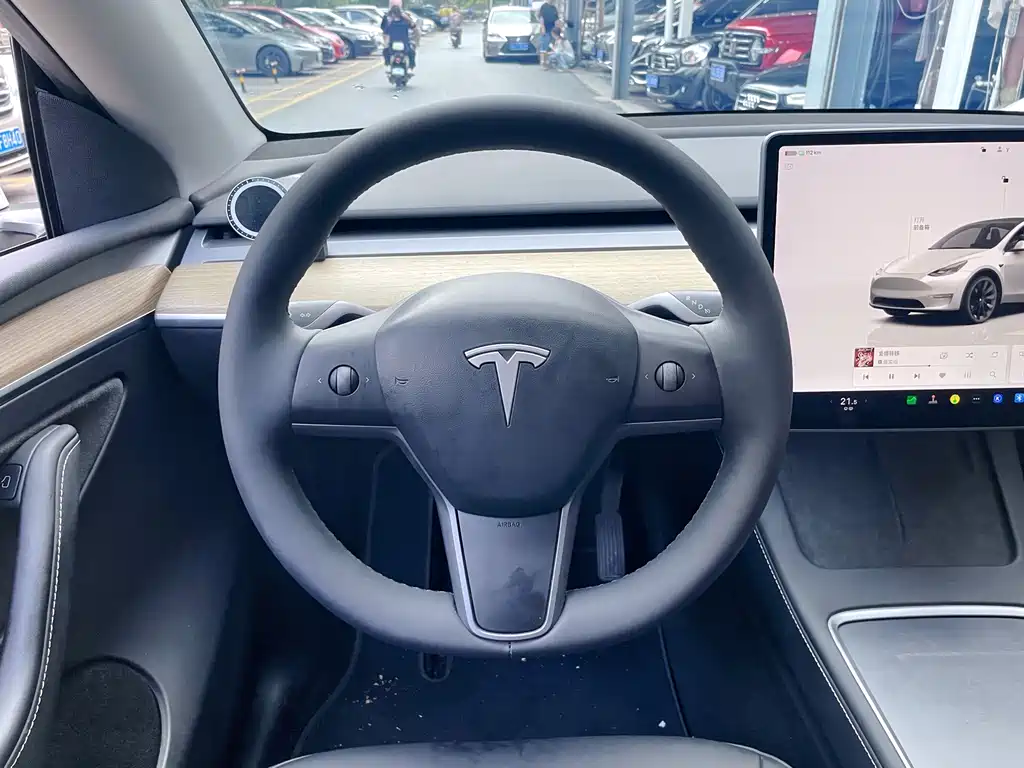Tesla Model Y 2023 — фото 10