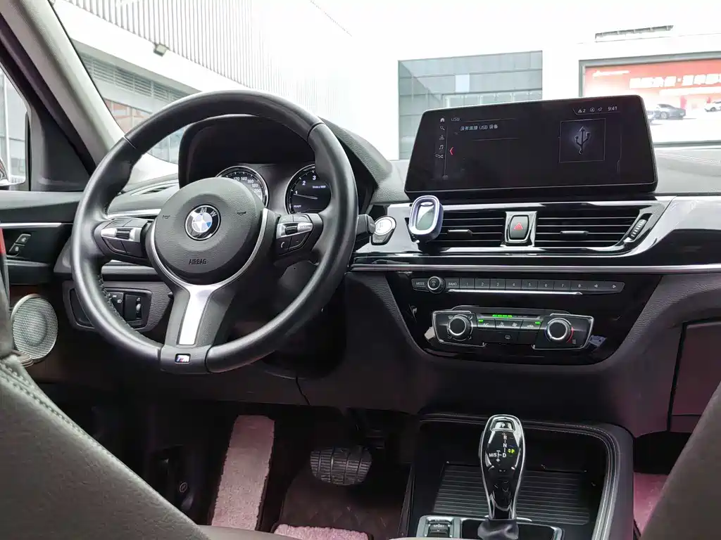 BMW 1 Series 2023 — фото 12