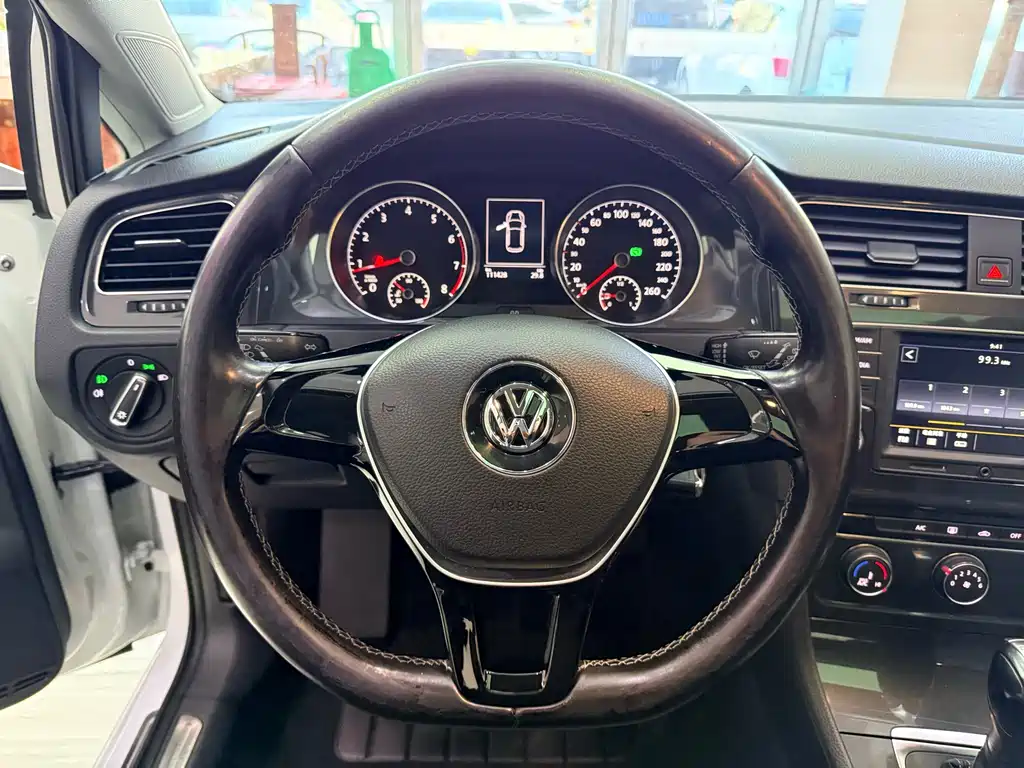 Volkswagen Golf 2017 — фото 16