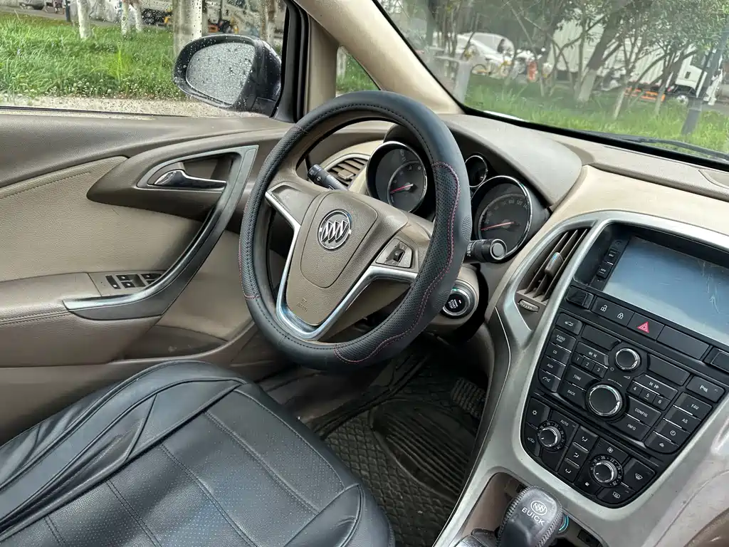 Buick Excelle 2015 — фото 18
