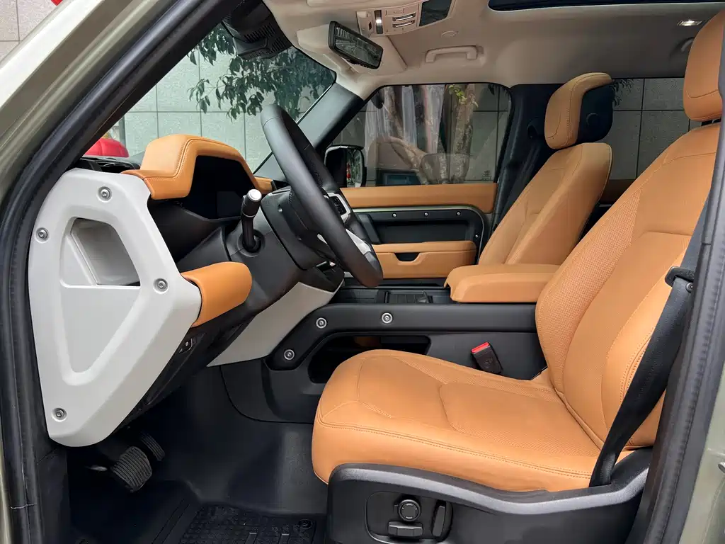 Land Rover Defender 2024