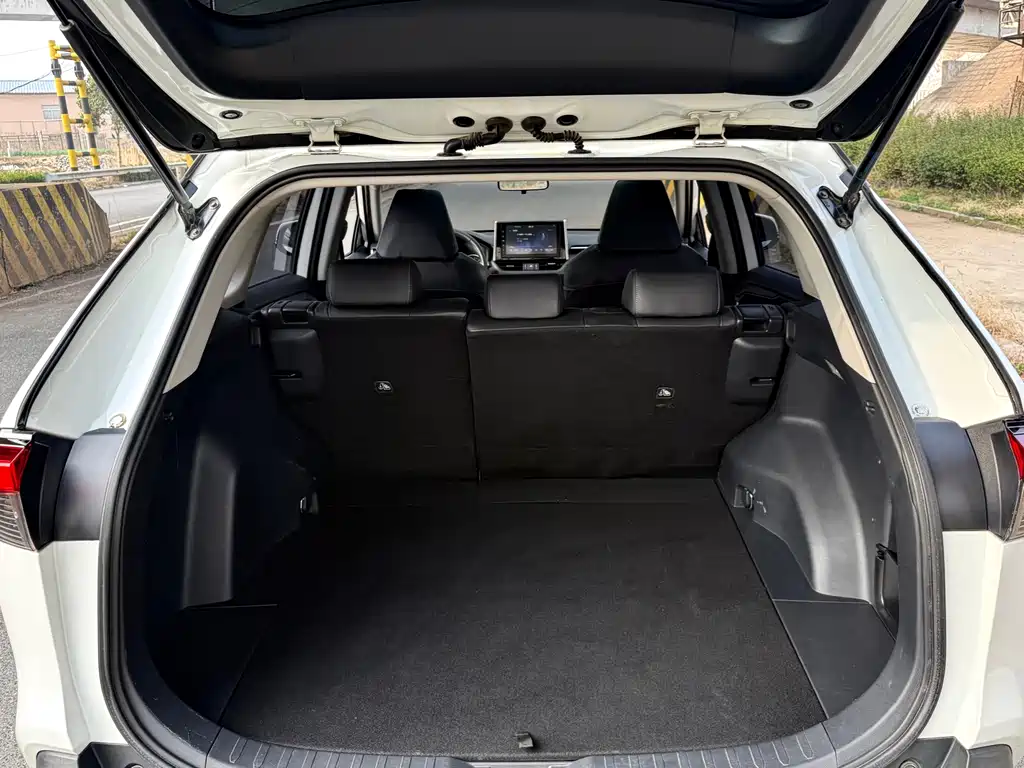 Toyota RAV4 2021 — фото 14