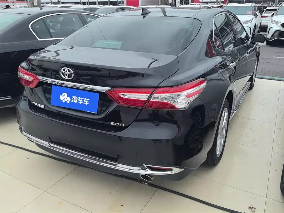 Toyota Camry 2023 — фото 3
