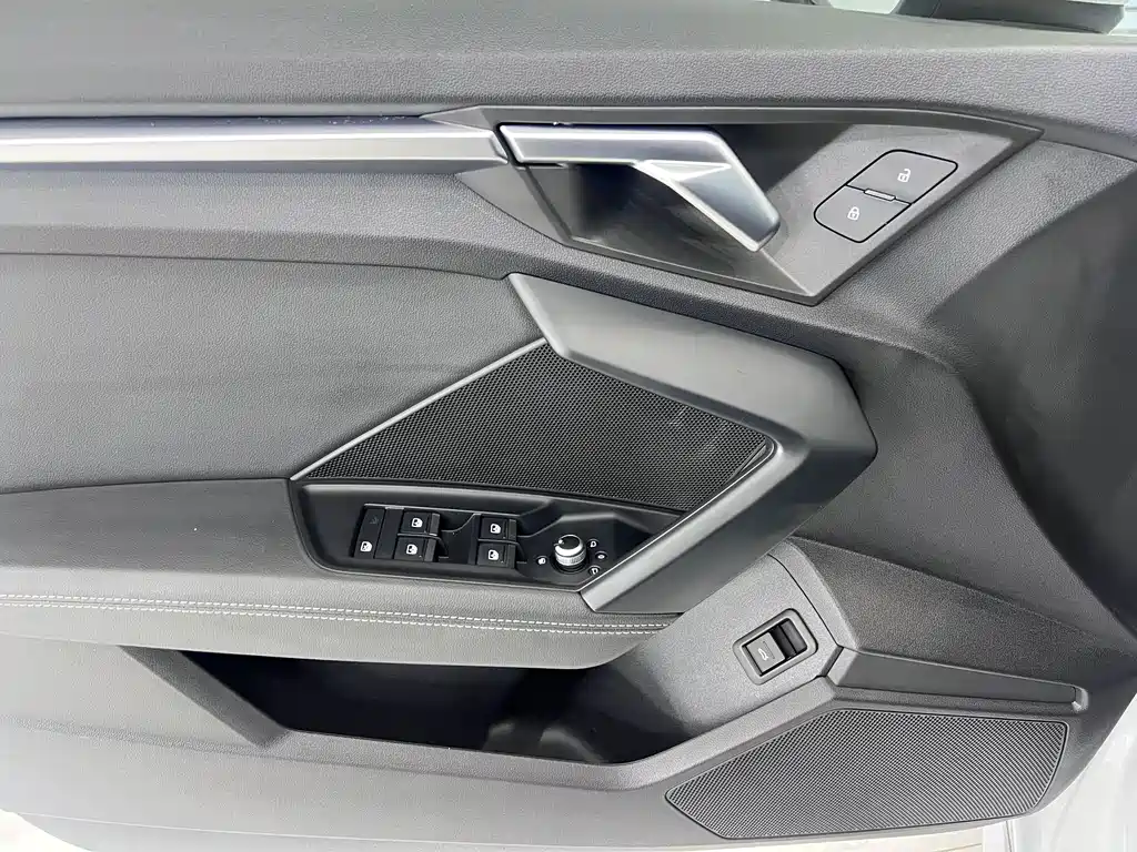Audi A3 2023 — фото 8