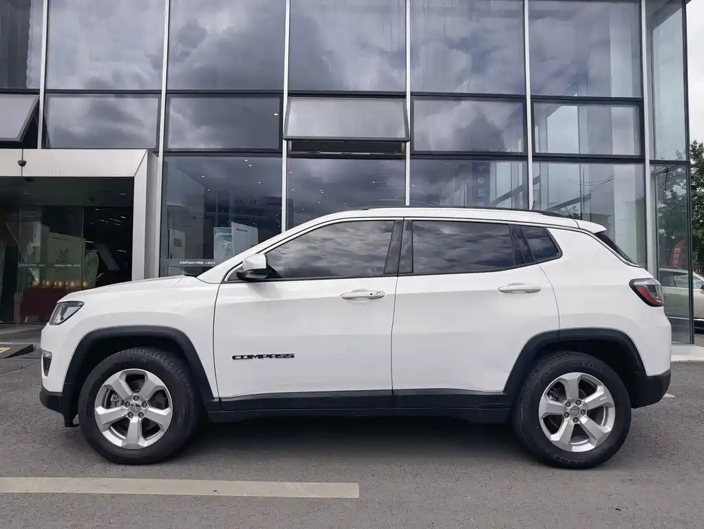 Jeep Compass 2018 — фото 4