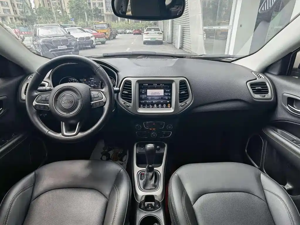 Jeep Compass 2018 — фото 23