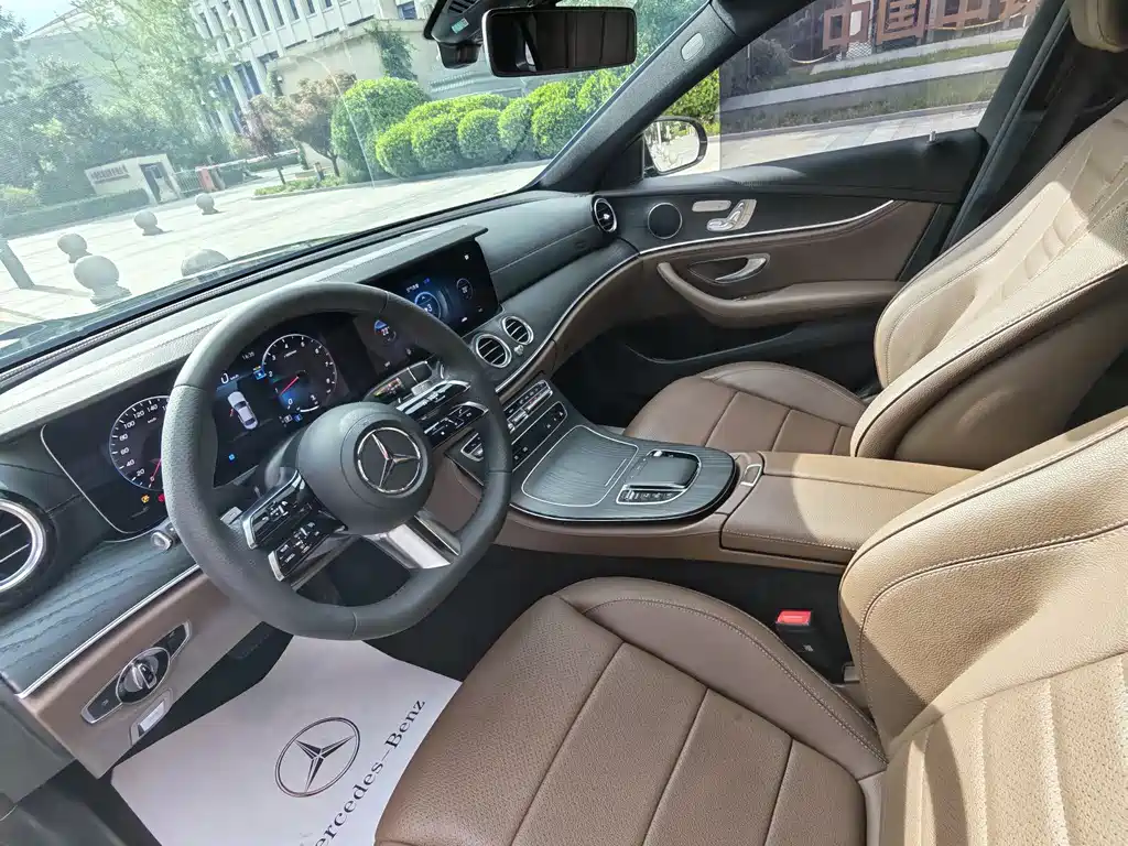 Mercedes-Benz E-Class 2023 — фото 18