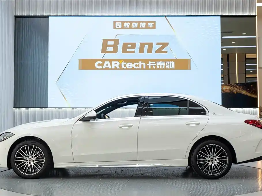 Mercedes-Benz C-Class 2025 — фото 3