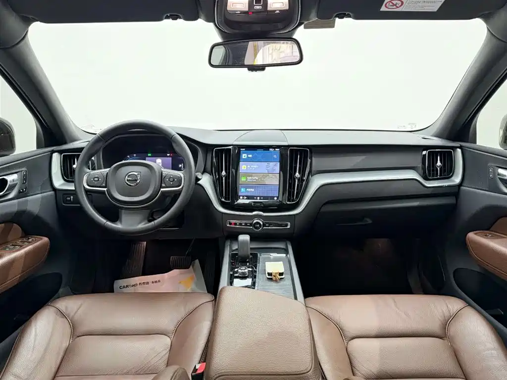 Volvo XC60 2022 — фото 24