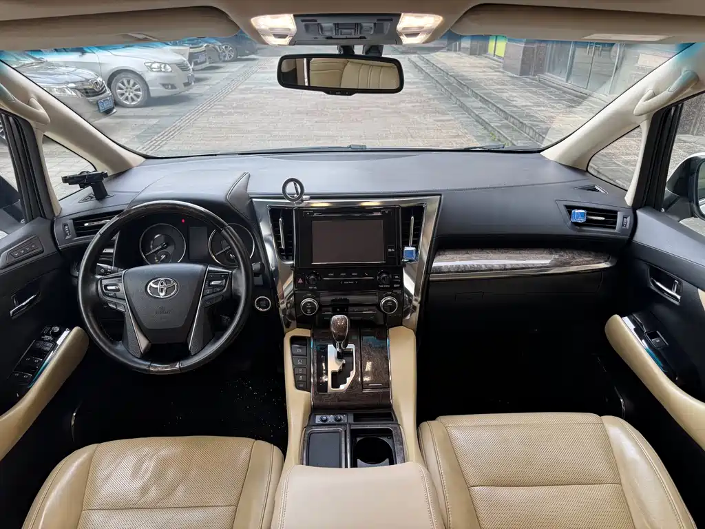 Toyota Alphard 2018 — фото 8