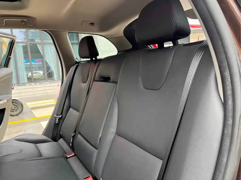 Volvo XC60 2017 — фото 17