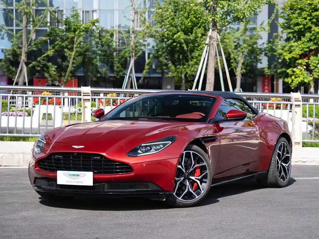 Aston Martin DB11 2018 — фото 8