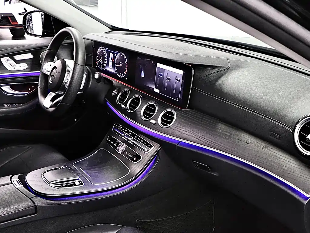 Mercedes-Benz E-Class 2020 — фото 15