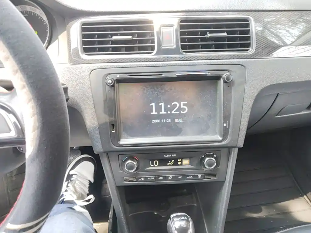 Skoda Rapid Spaceback 2018 — фото 20
