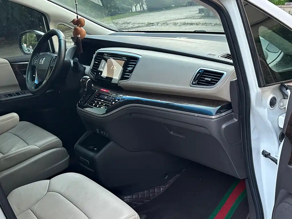 Honda Odyssey 2016 — фото 10