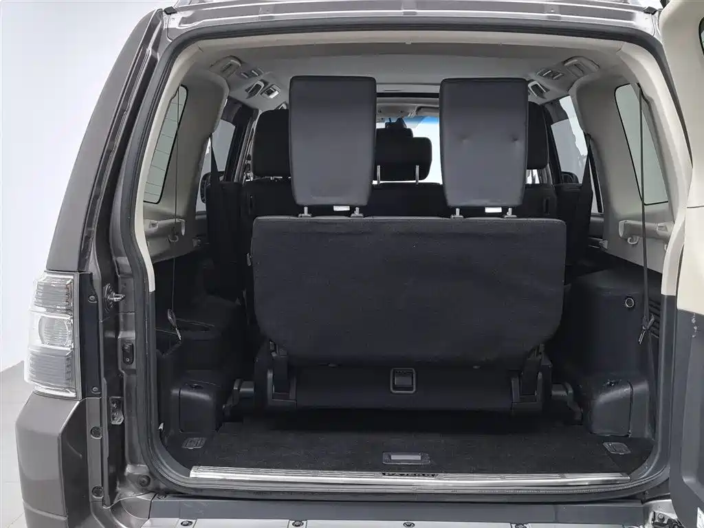 Mitsubishi Pajero 2015 — фото 16