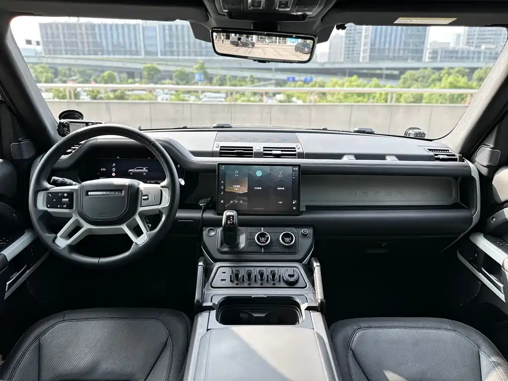 Land Rover Defender 2024 — фото 10