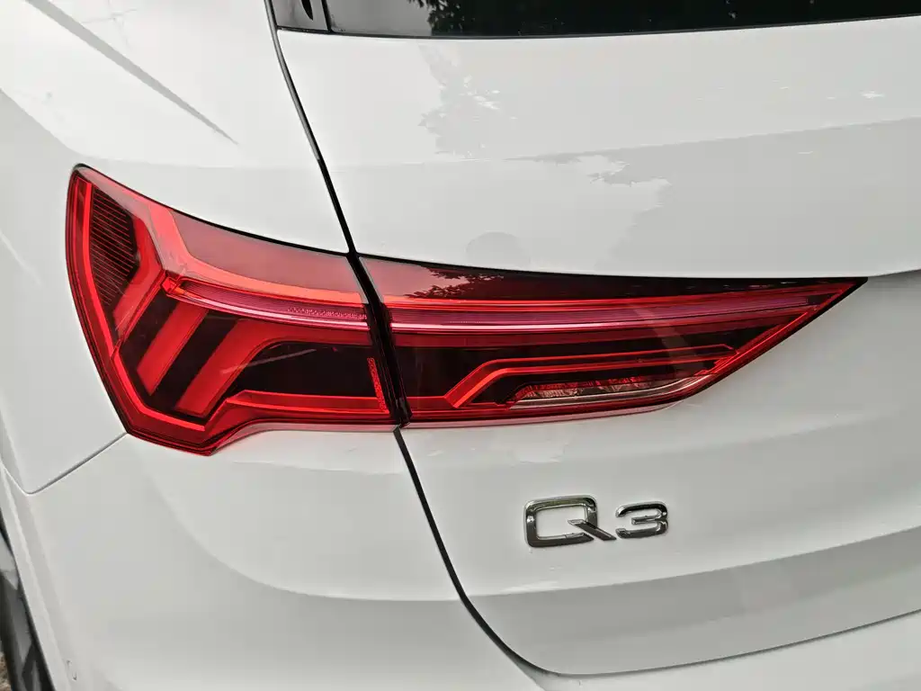 Audi Q3 2021 — фото 15