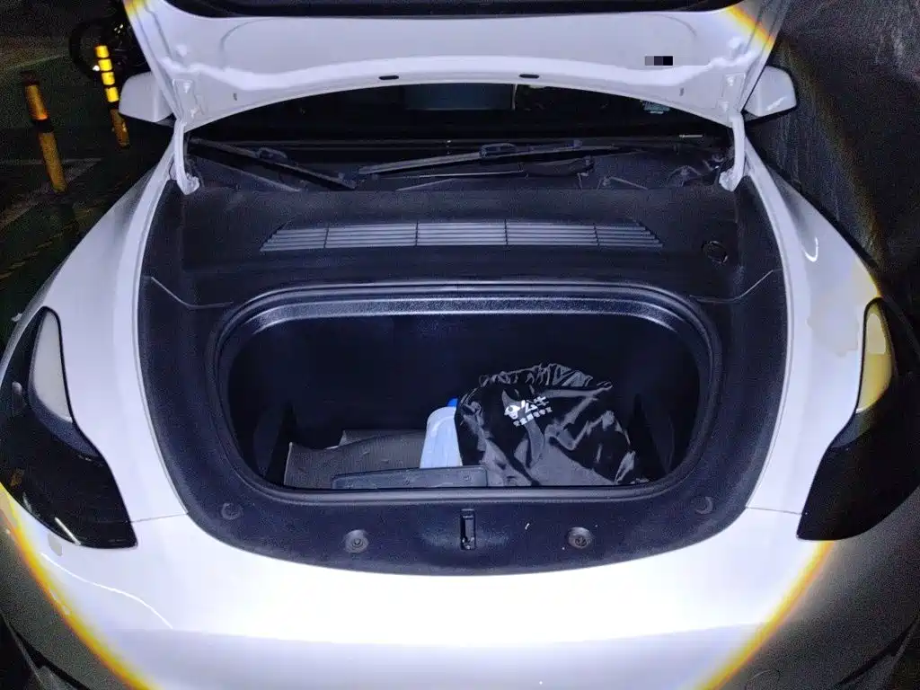 Tesla Model Y 2023 — фото 11