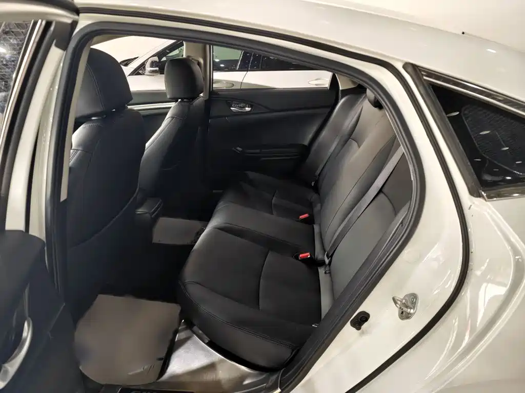 Honda Civic 2019 — фото 11