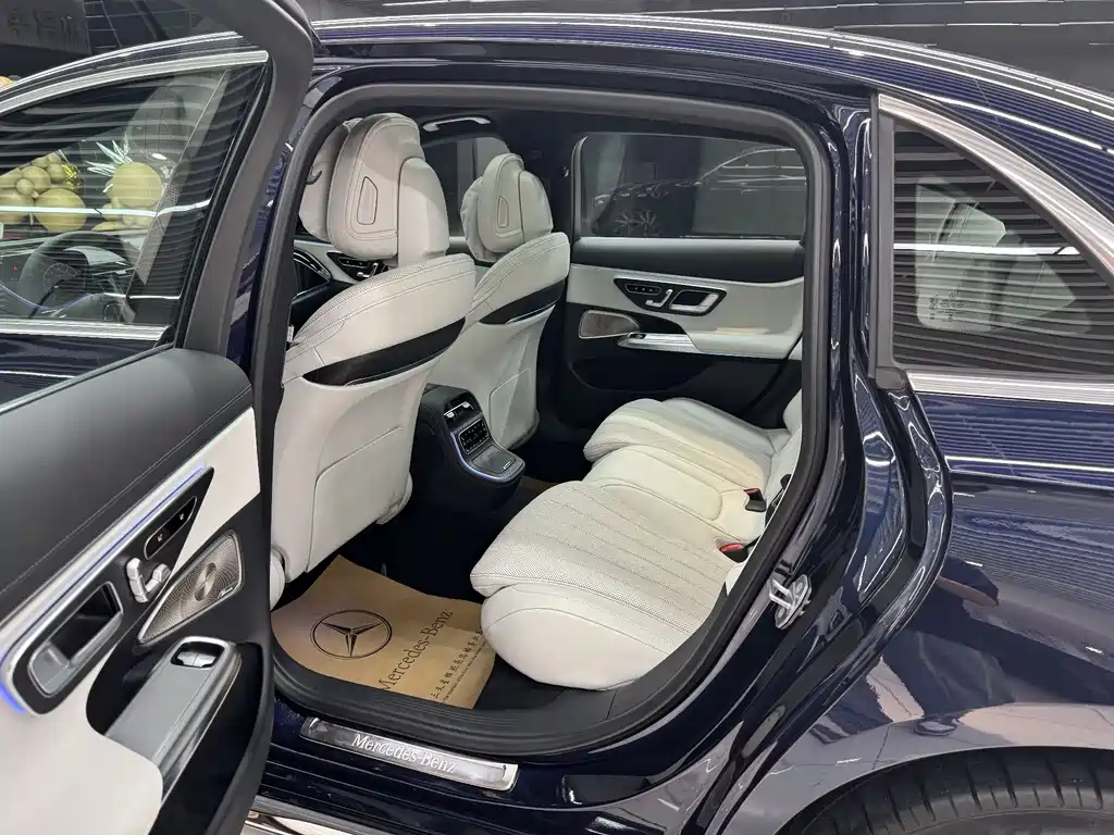 Mercedes-Benz E-Class 2023 — фото 17