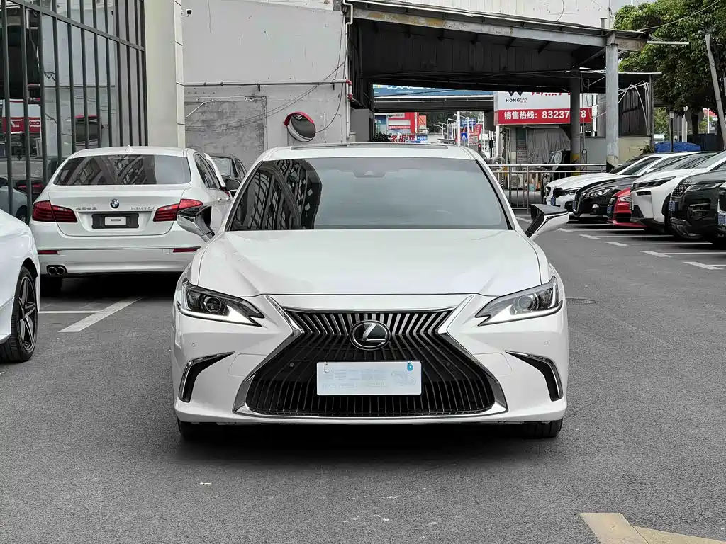 Lexus ES 2020 — фото 2